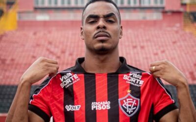 Caíque, do Vitória, dispara contra o Grêmio e torce por entrada no Z-4: “Que entrem e não saiam mais”