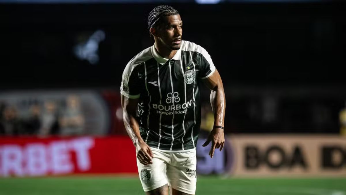 Fernando Sobral, do Coritiba, negocia com o Sport