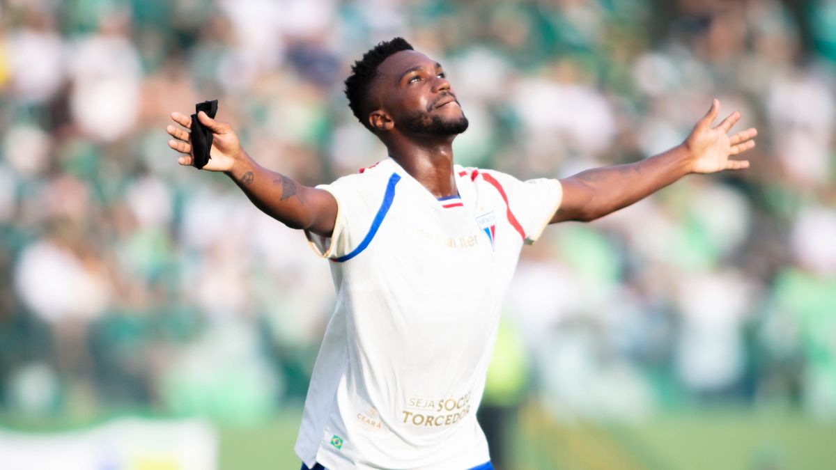Goiás x Fortaleza pela Série B 2026 - Vitinho comemora gol