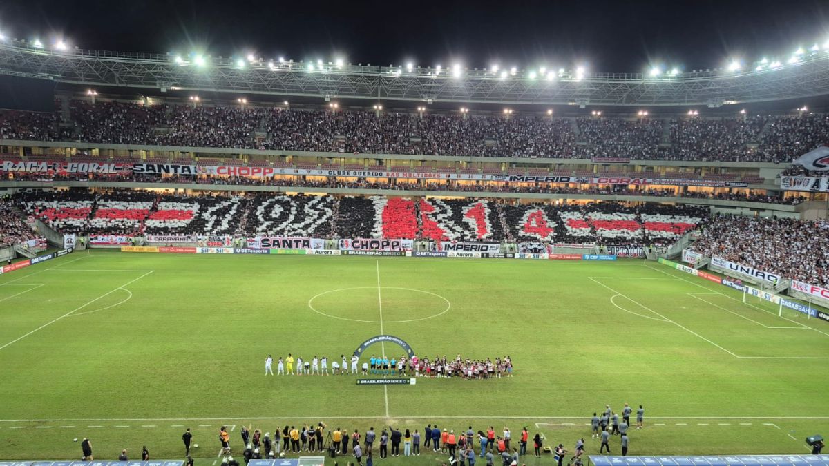 Arena de Penambuco com a torcida do Santa Cruz na partida contra o Botafogo-PB pela Série C