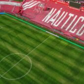 Gramado do estádio dos Aflitos, estádio do Náutico, na temporada 2026