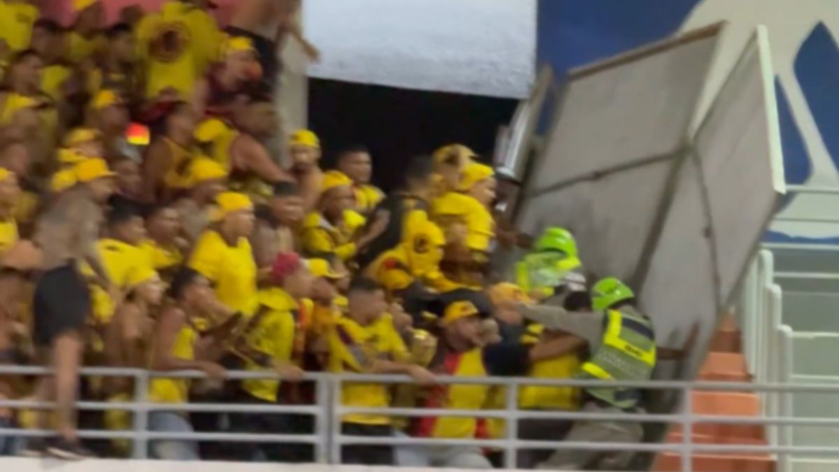 Torcidas organizadas do Sport na partida contra o CRB no estádio Rei Pelé pela Série B em confronto contra a polícia