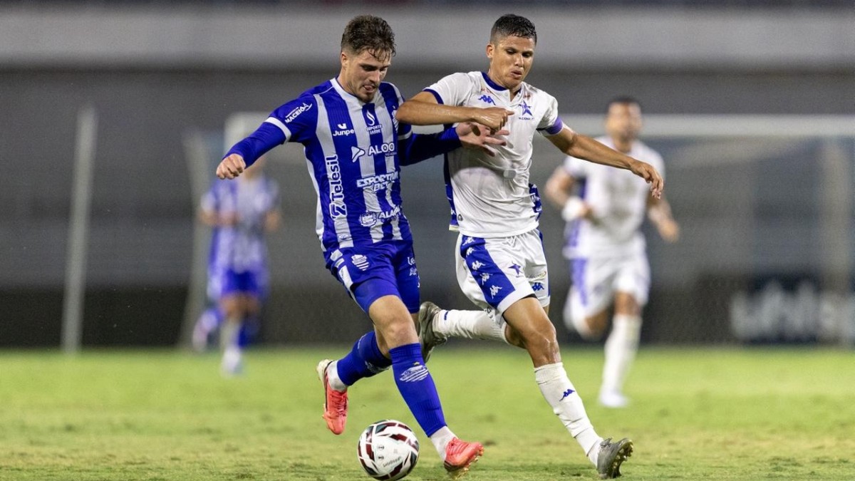 Matheus Melo, meia do CSA em jogo contra o Nacional-AM, pela Série D