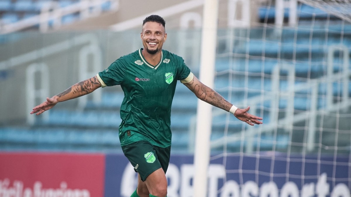 Rafinha, atacante do Floresta