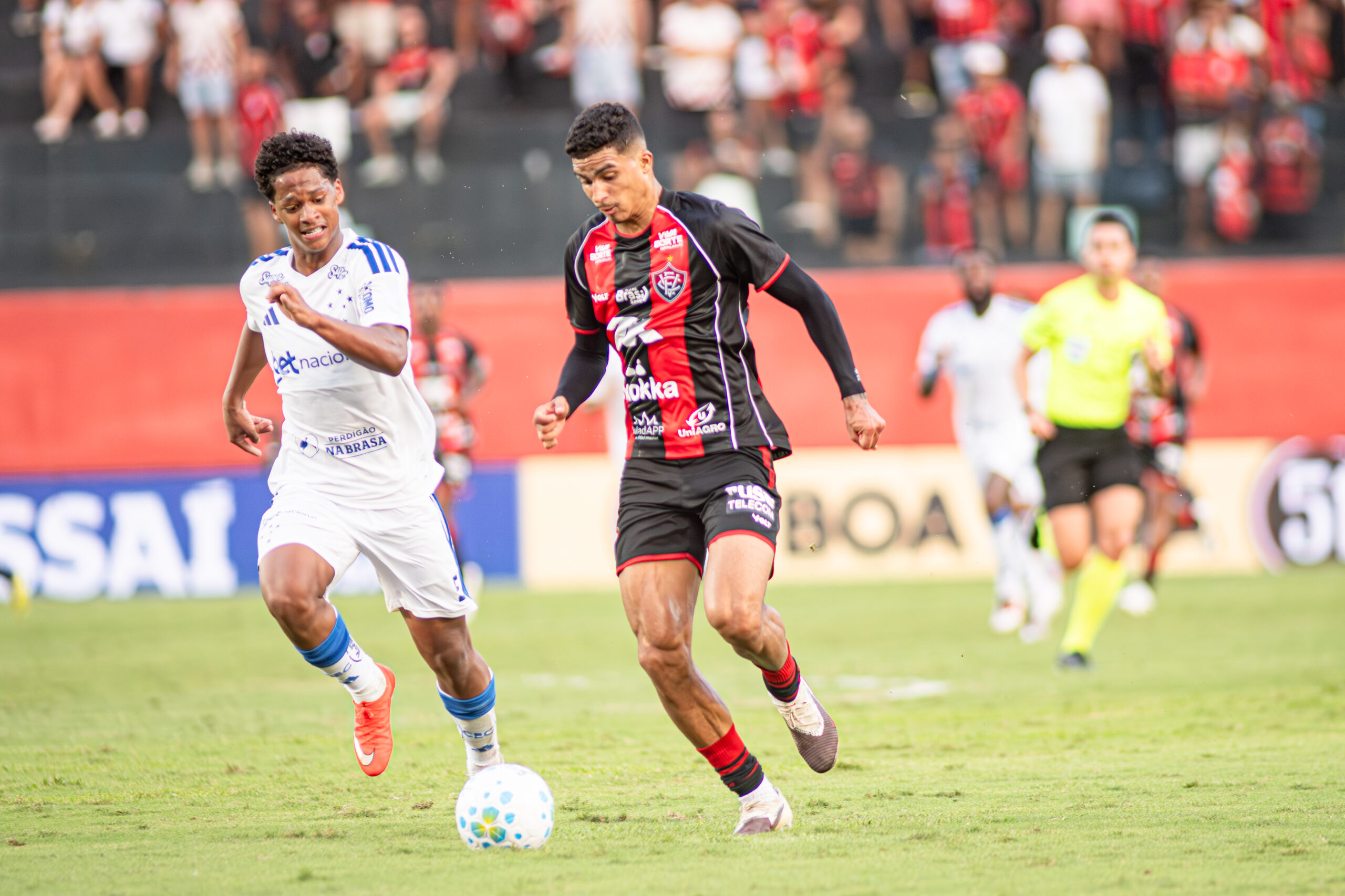 Vitória é derrotado pelo Cruzeiro no Barradão de virada e vê Z4 se aproximar 2 Renê fez o gol do Vitória na partida - Foto: Victor Ferreira/EC Vitória