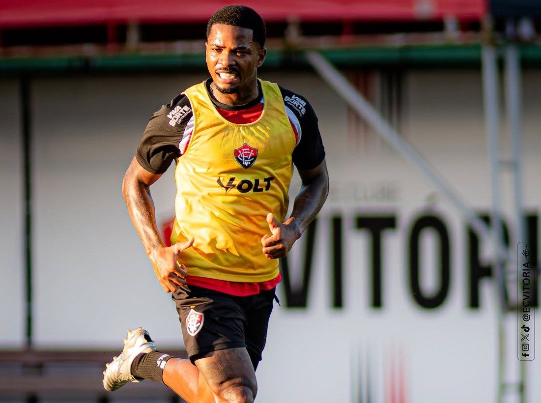 Cacá - Zagueiro - Vitória